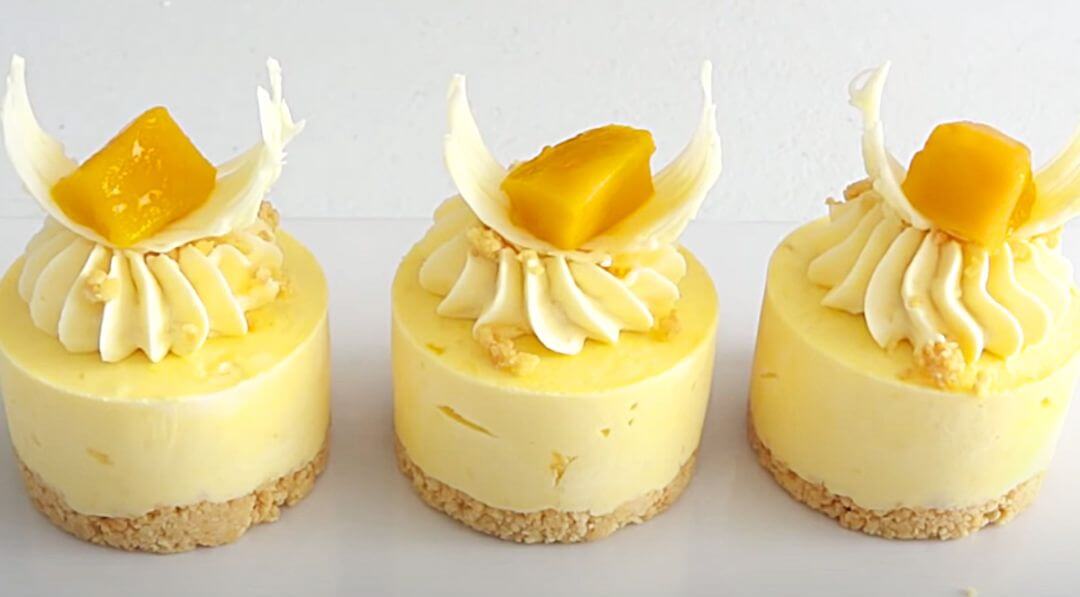 Eggless Mango cheese cupcakes