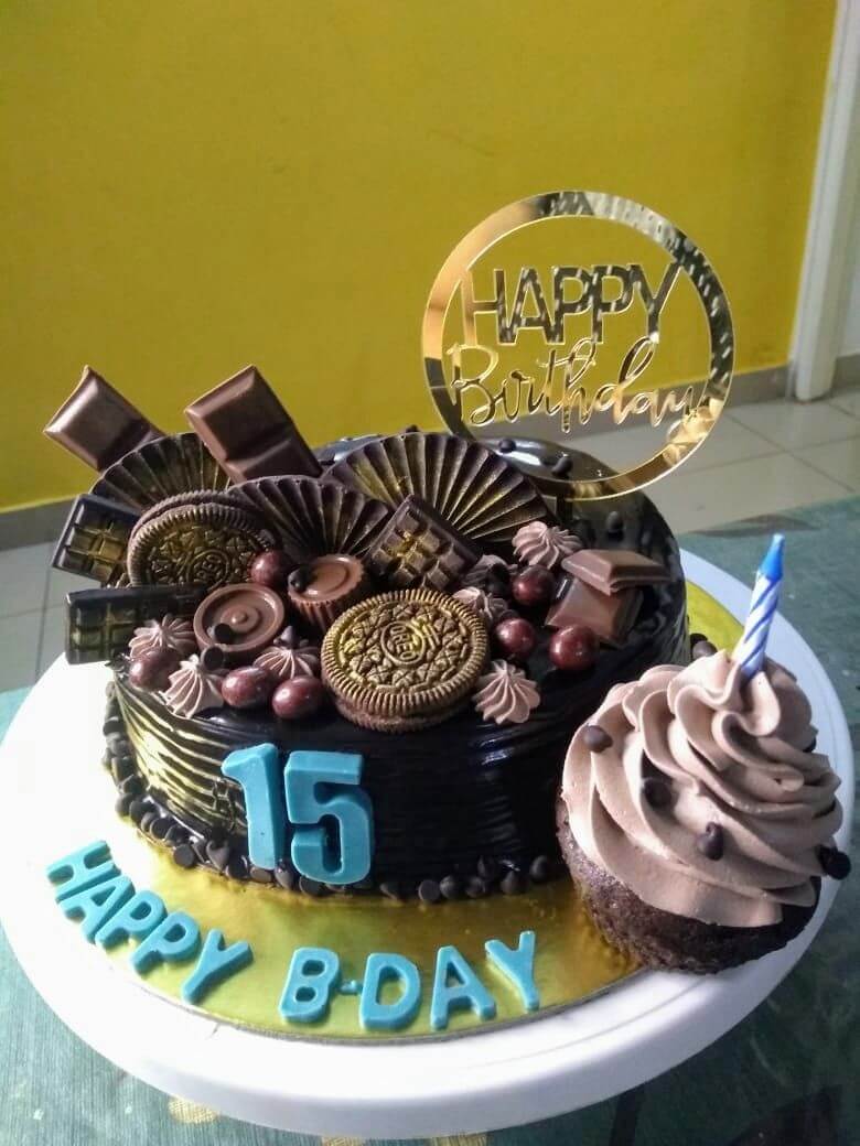 Eggless chocolate cake