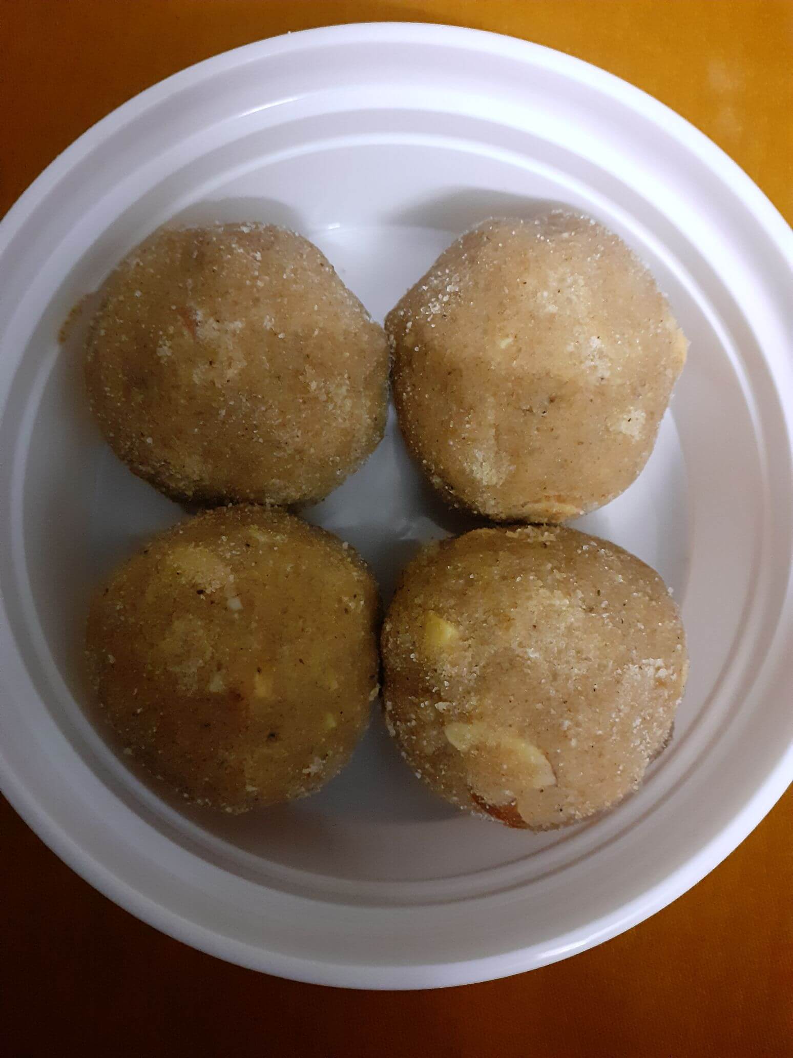 gond atta laddoo (malwa laddo)