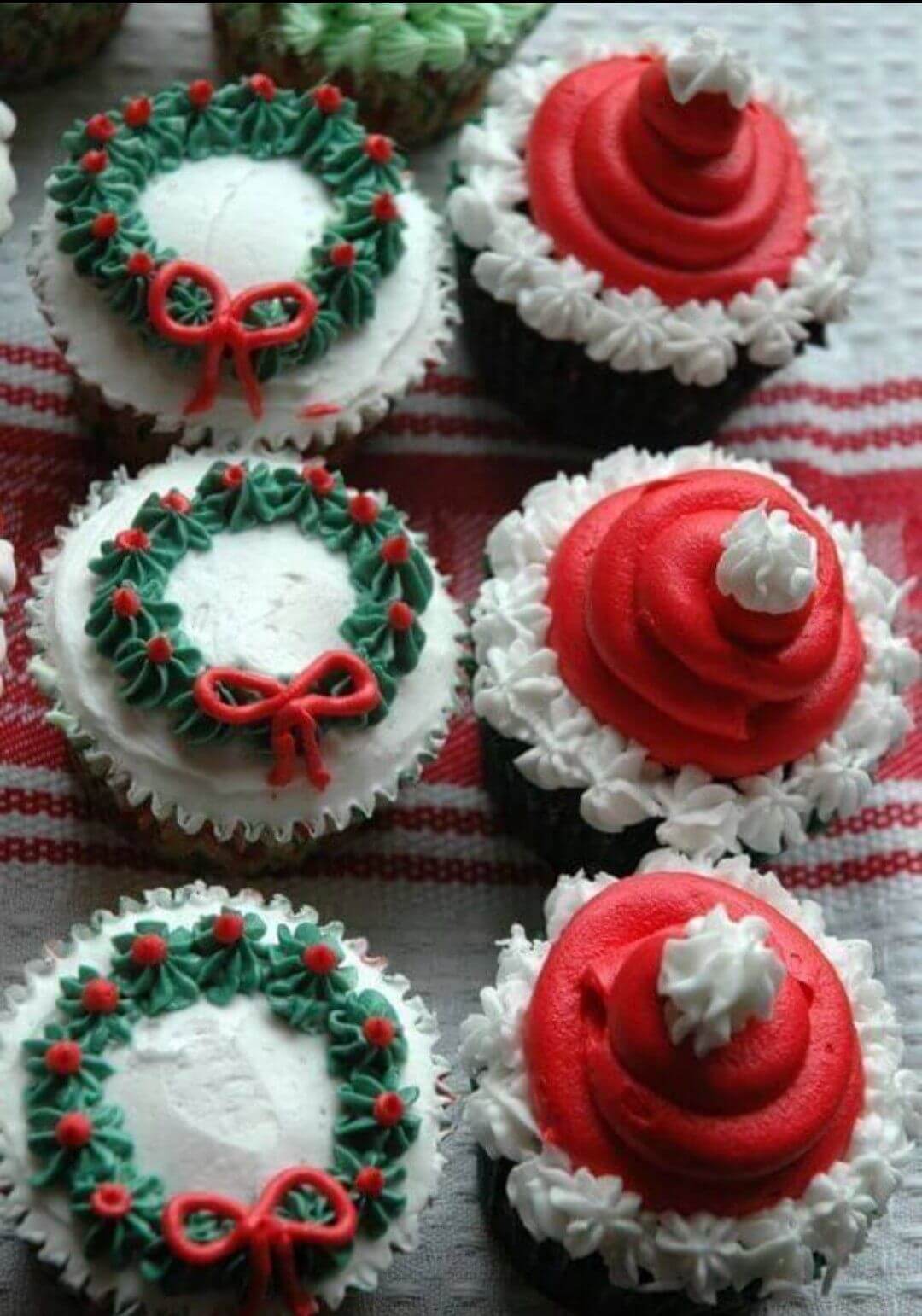 Eggless Christmas Special Cupcakes