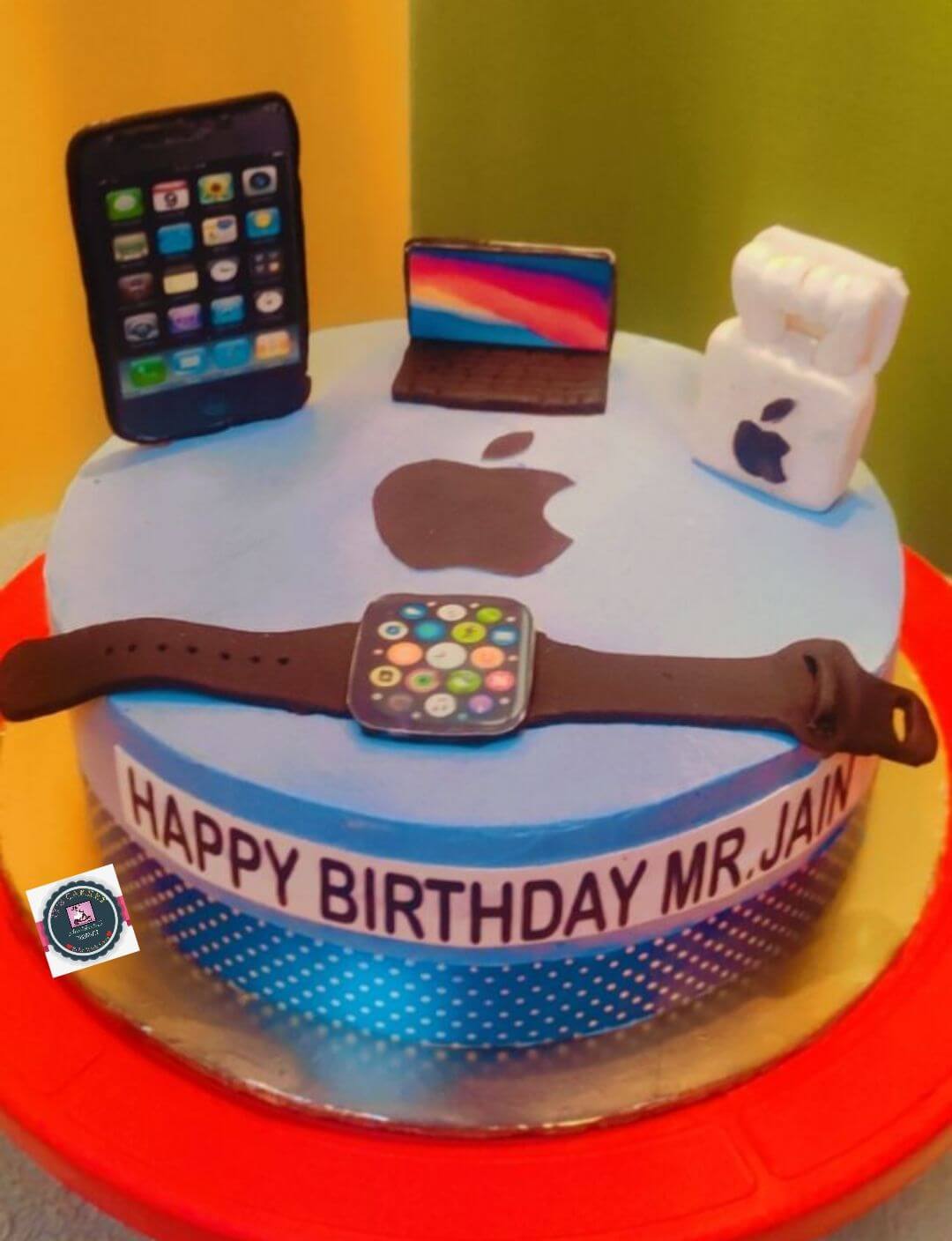 APPLE PRODUCTS LOVER THEME CAKE