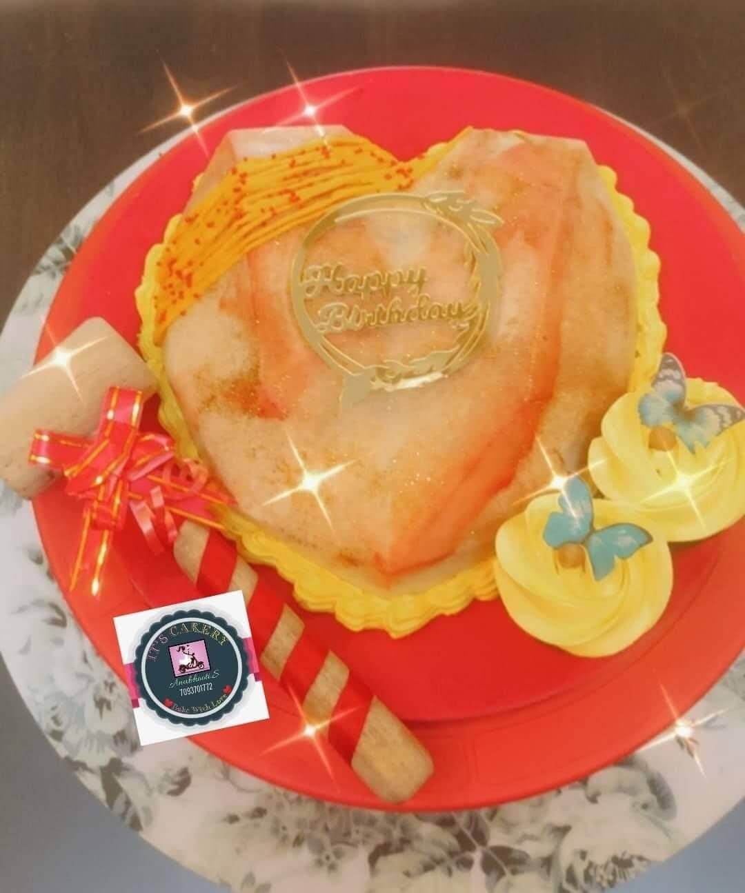 PINATA CAKE IN BUTTERSCOTCH FLAVOUR