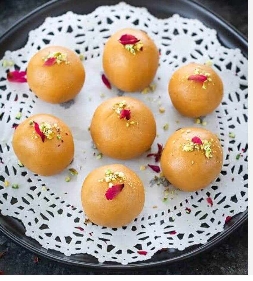 Besan k laddu