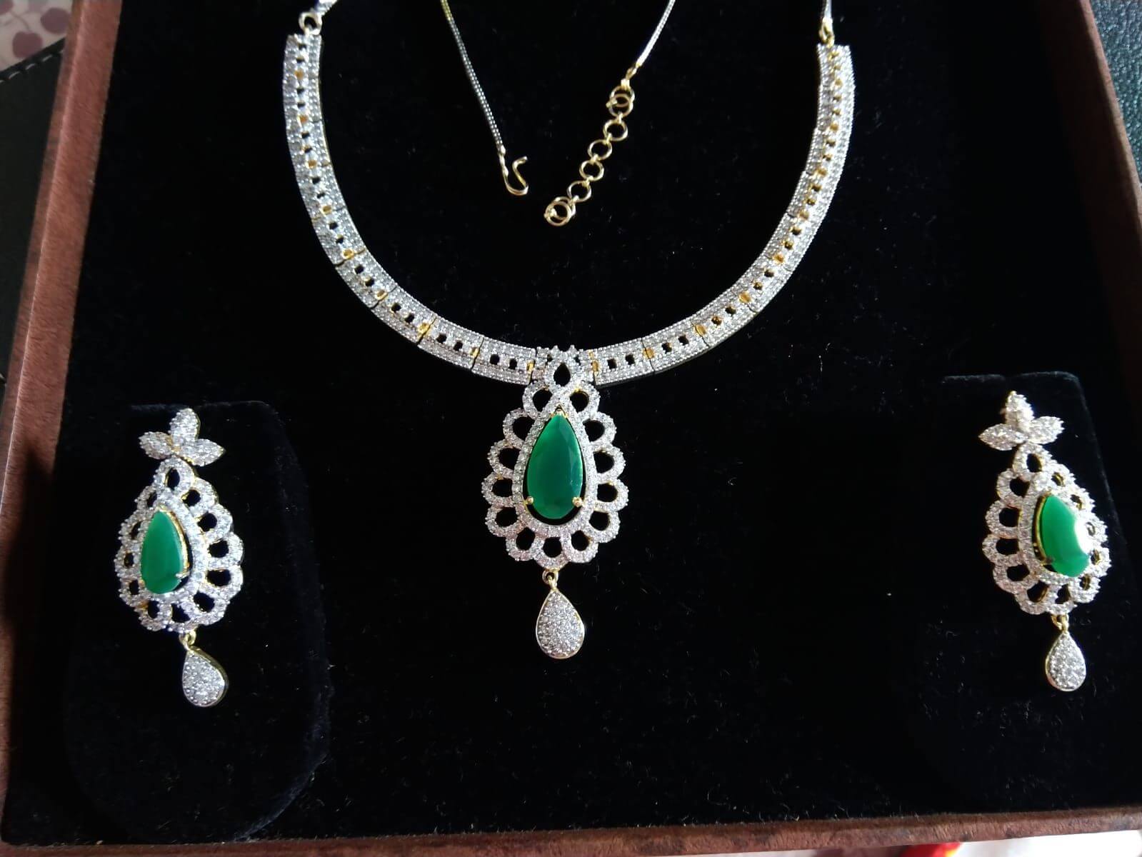 A D stone necklace set